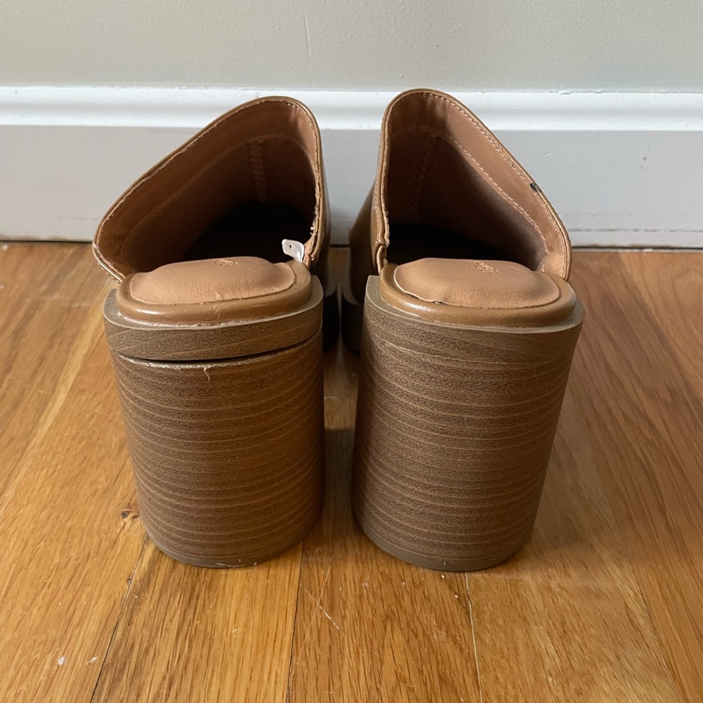 Universal Thread Tan Platform Mules size 7 - image 4